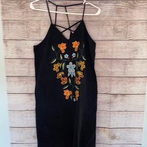💜💜 Cute Little Black Embroidered Dress Size M